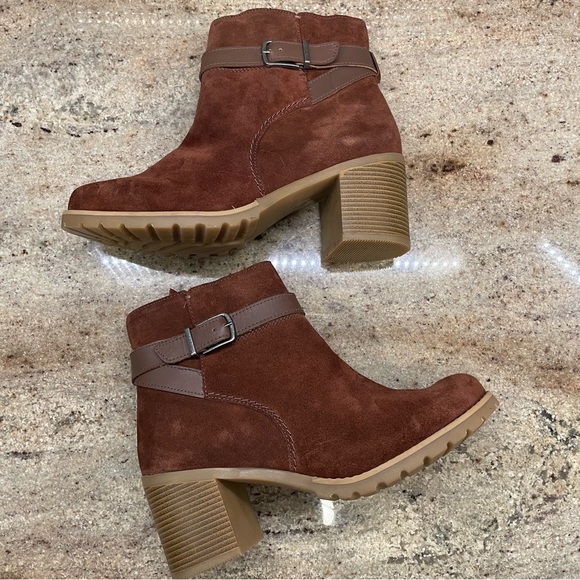 Clarks Clarkwell Hall British Tan Suede Heeled Bootie - Picture 10 of 14